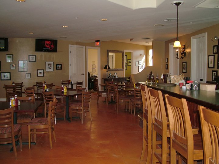 inside of Fat Willy's Clubhouse Pub & Grill